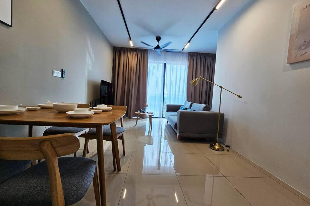 Trefoil Setia City 2Br Shah Alam Bagian luar foto